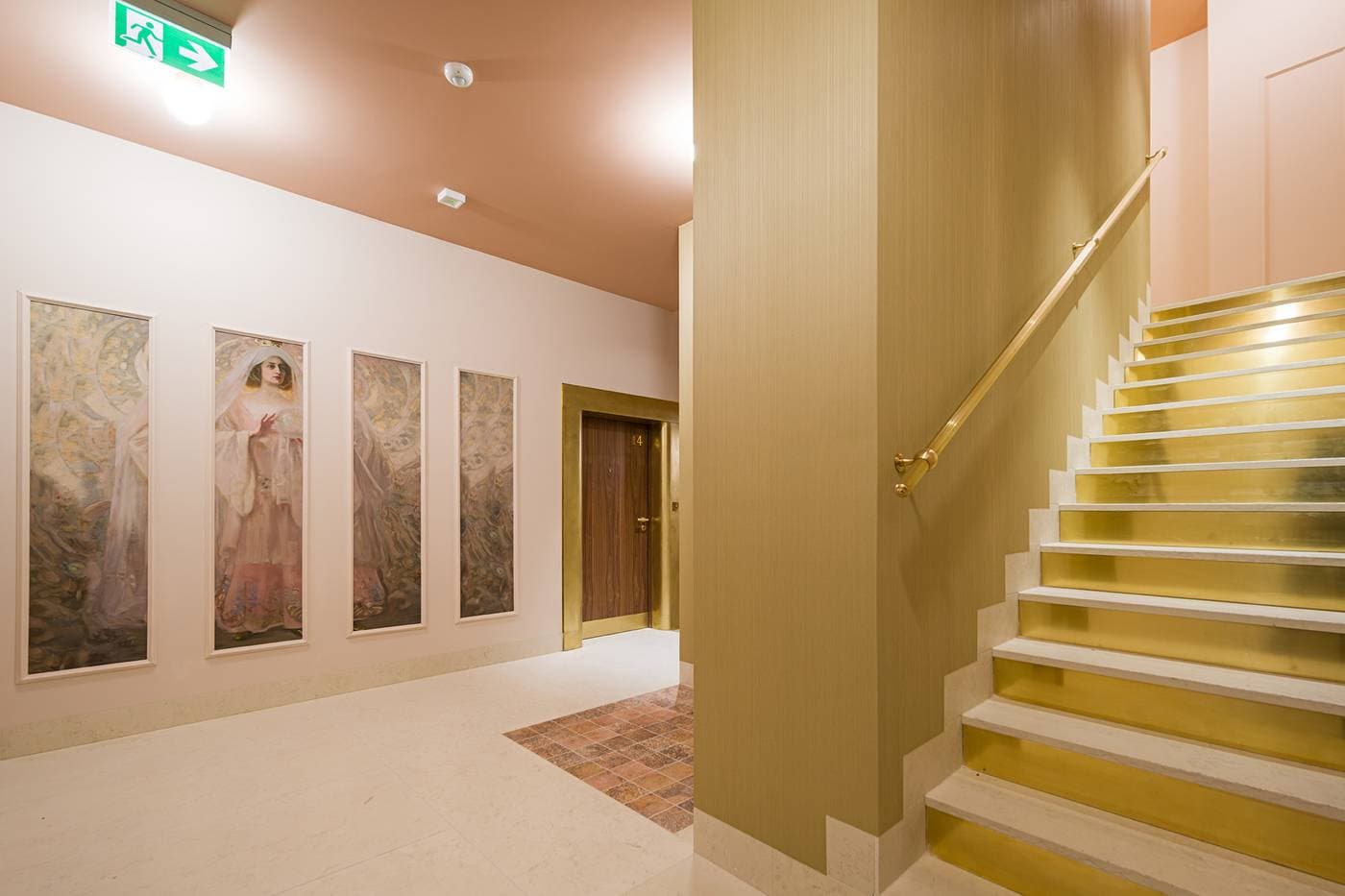 Korytarz przy apartamencie — parter